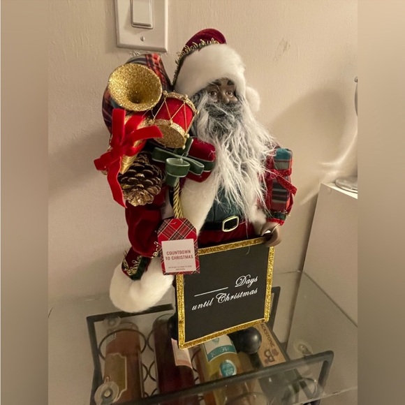 Santa claus with sing to count down to Christmas - Picture 5 of 5